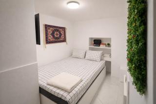 Compact Designer Flat | Heart of Baku - 4
