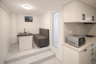 Compact Designer Flat | Heart of Baku - 8