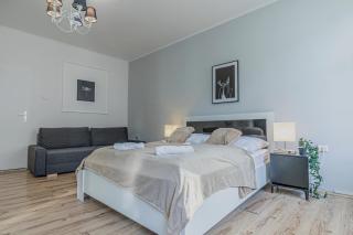 10-Min Walk to Westbahnhof Affordable 2BR Apt - 6