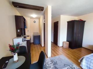 Private Studio in Royal Park - 7