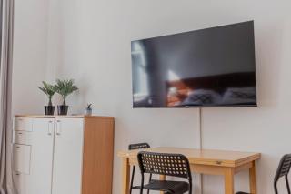 Affordable 1BR Apartment by Westbahnhof Station - 2