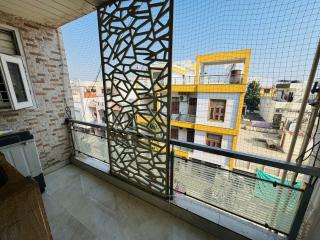 Stylish luxurious 2 BHK with Smart TV & Kitchen - 7