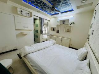 Stylish luxurious 2 BHK with Smart TV & Kitchen - 6