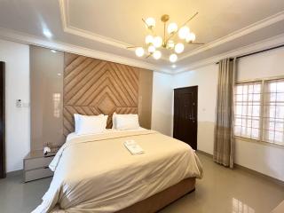 Deluxe Indulgence Hotel & Suites - 6