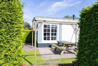 Chalet Wad35 met grote, groen omheinde tuin - 0