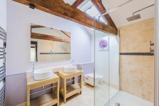 Spacious Cotswolds Barn - 4 Bedrooms, Perfect for Families -  - 1