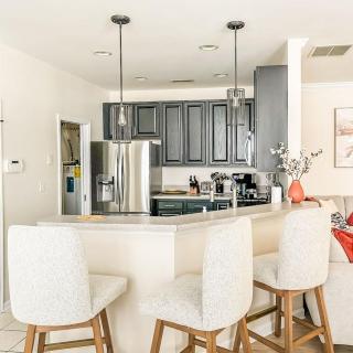 Spacious Private 2BR-2BA I Pool I Garage I Central - 9