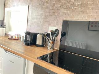 Queens - Cosy Central Apartment - JTAP Properties - 4