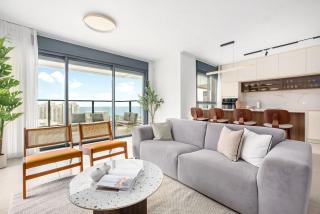 Luxury Premium 4BR l Panoramic Sea View Balcony - 4