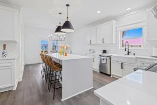 5BR waterfront Home with boat lift, Dock, and kayak - 3