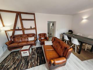 Stadtmitte Apartment im historischen Viertel -100qm Wohnfläche & 30qm Dachterrasse - 0