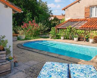 1 Bed Cottage - Sleeps 2 - Pool - Parking - Wifi - 8