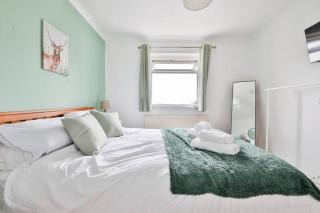 Modern 4 Bed Contractor Stay in Swansea TV in Every Room and Parking - 3