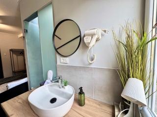 Mickitos Square Rooms and Apartments - 1