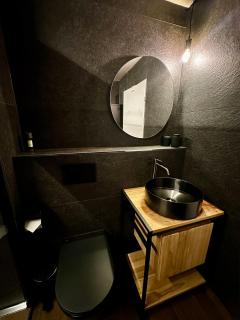 Elegant Design Studio with Pool, Sauna, and Private Parking - 4