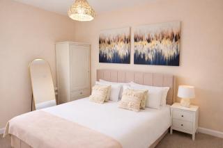 Modern 4 bedroom property 8 beds wifi smart tv games room pool table - 7