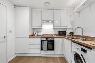 Seven Space - Cozy 3-Bed Stay with Parking - 7