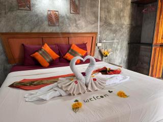 Lanta natural hut garden - 6