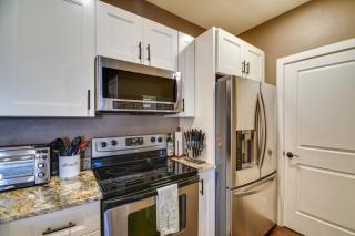 Walk to Papago Park Phoenix Condo with Pool Access! - 2