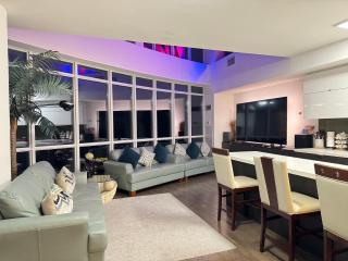 Two Storey Penthouse with 2 Parkings and Lake & City Views - 8