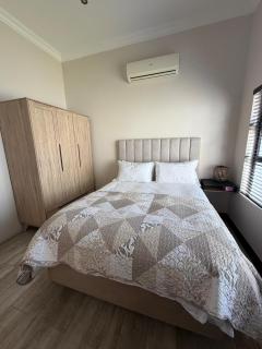 Modern Self-Catering Flat in Secure Estate - 0