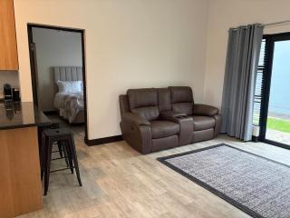 Modern Self-Catering Flat in Secure Estate - 1