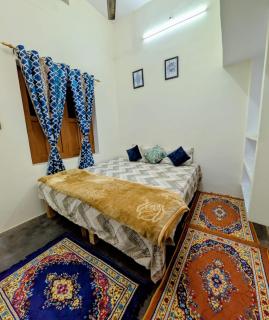 Love Kashi Home Fully AC Stay Near Vishwanath Temple - 4