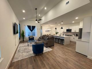 Gated 3 BR Duplex with Private Backyard and Lakeview - 6