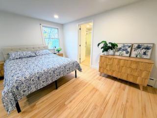 Modern 3 bedroom house, close to downtown Hyannis and Beach - 3