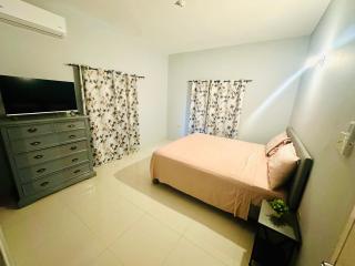 2 Love Birds Abode 3 Minutes to Beach - 4