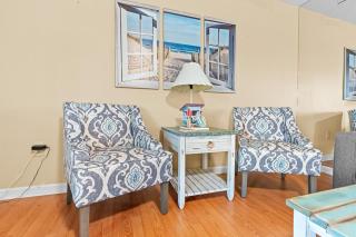 Classic Bayside Condo Near Harpoon Hannas Close to Beach & Dining - 3