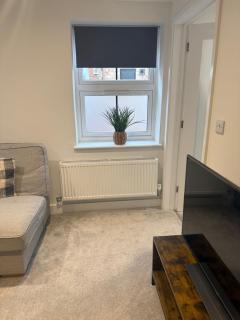 Cypress House - by Shortstays4u A Modern 2 Bedroom House in the town centre! - 7