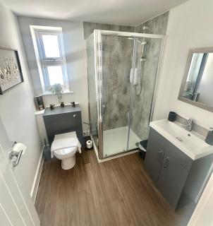 Cypress House - by Shortstays4u A Modern 2 Bedroom House in the town centre! - 4