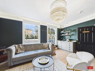 Rotunda Suite at Regency 24 - 1