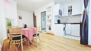 Nice apt with parking free - 1