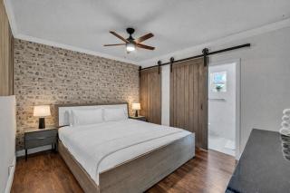 Blue Heaven Poolside Retreat Brickell Sleeps 13 - 1