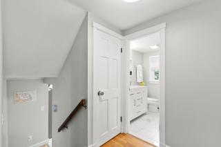 Modern Beach & Pond Getaway in Heart of Cape Cod - 6