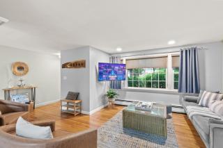 Modern Beach & Pond Getaway in Heart of Cape Cod - 6