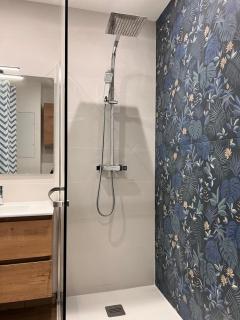 Let's Play - Jeux à 4 - 1 adresse - 1 pièce de jeux - 2 appartements - 2