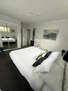 Inglewood shared Home BNB - 6