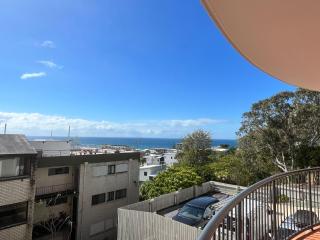 Highpoint Unit 2, 35 Maltman Street, Kings Beach - 3