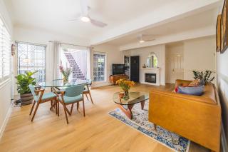 Stylish, Spacious Retreat with Plunge Pool - Casa Cranbrook - 0