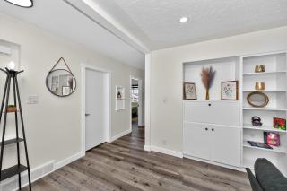 NEW 2BR Near Downtown Calgary - Private Entry - Airport Access - 4412 UP - 6