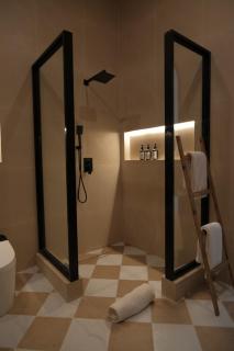 Villa Elle Suite with Yard, King Bed & Ensuite - 1