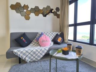 Mm Couple Cozy Comfort King Bed Netflix By STAY - 8