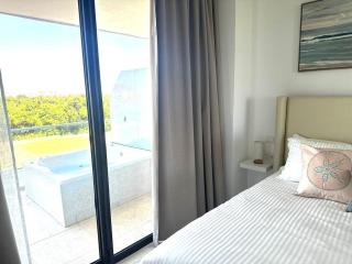 New Jacuzzi Beach Fun 2 bedroom at Cana Rock Star - 3