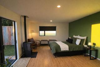 Skyline Sunsets - A Rural Raglan Escape - 0