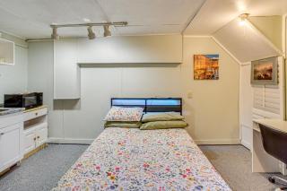 < 1 Mi to Downtown! Old North End Studio w/ Patio - 7