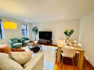 VAN VORST HOUSE 2 BR Brownstone Apt Minutes to NYC - 2