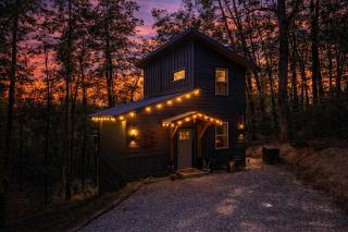 February Savings on OPEN DATES! Cozy Cabin Firepit Hot Tub, Dog Friendly,10 min to the Island in Pgeon Forge - 0